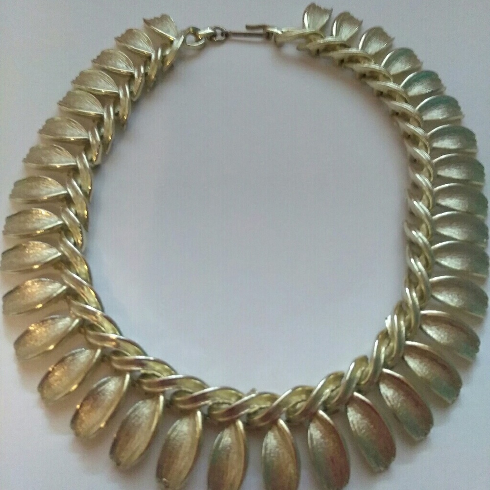 🌋*TARA* Beautiful Gold Choker*NWOT